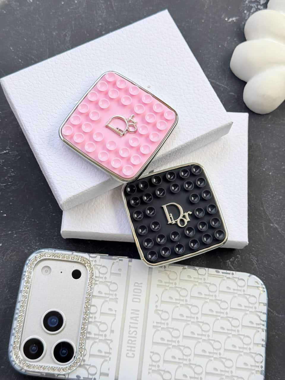 07f1b2 چسبونکی موبایل Dior Octobuddy همراه با پک A0331 | گوشی دیور - تصویر 1