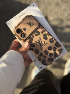 قاب گوشی لویی ویتون پلنگی طلایی Louis Vuitton Leopard Golden C2319 - تصویر 2