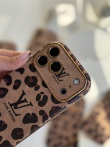 قاب گوشی لویی ویتون پلنگی طلایی Louis Vuitton Leopard Golden C2319 - تصویر 3