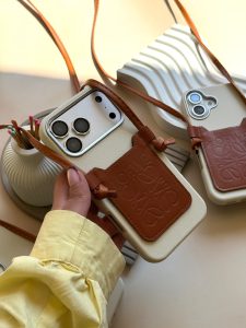قاب گوشی چرمی Loewe با جاکارتی و بند بلند C2323 - تصویر 5