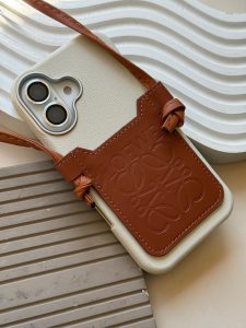 قاب گوشی چرمی Loewe با جاکارتی و بند بلند C2323 - تصویر 4