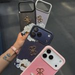 قاب آیفون ۱۶ و ۱۷ Flowers GUESS طوسی C4703 - تصویر 2