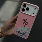 قاب Flowers Guess صورتی آیفون